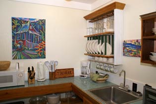 Cottage rental in Kauai Hawaii with kitchen
