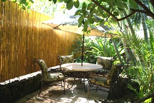 Cottage rental in Kauai Hawaii - the patio